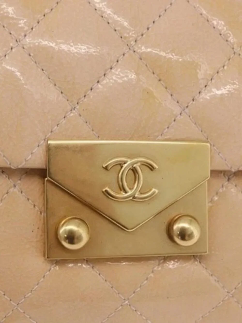CHANEL Matelasse Chain Shoulder Bag Patent leather Beige Gold CC Auth 179868A